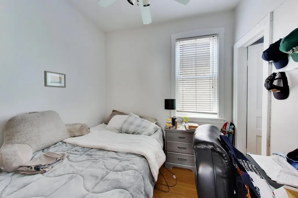 2102 West Belle Plaine Avenue Chicago IL 60618