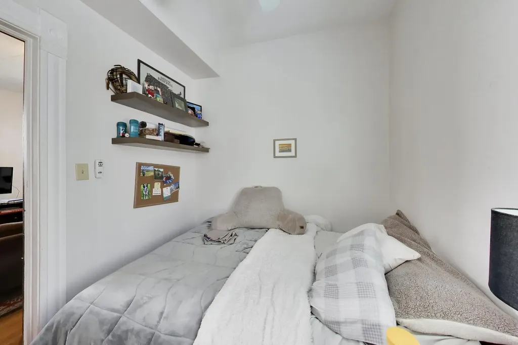 2102 West Belle Plaine Avenue Chicago IL 60618