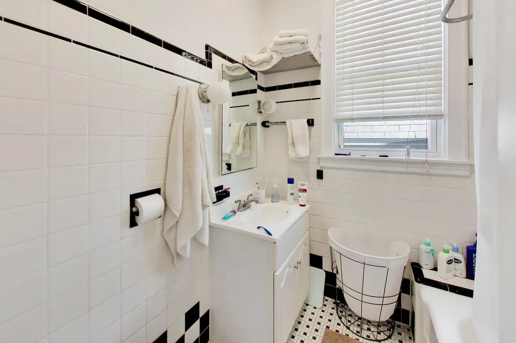 2102 West Belle Plaine Avenue Chicago IL 60618