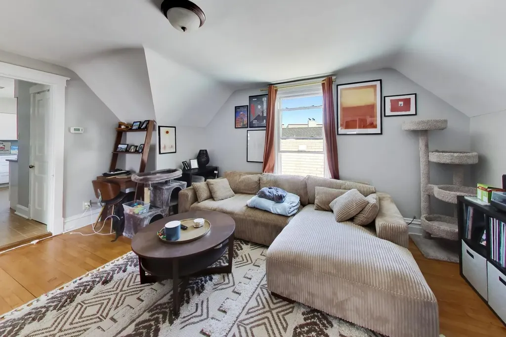 2102 West Belle Plaine Avenue Chicago IL 60618