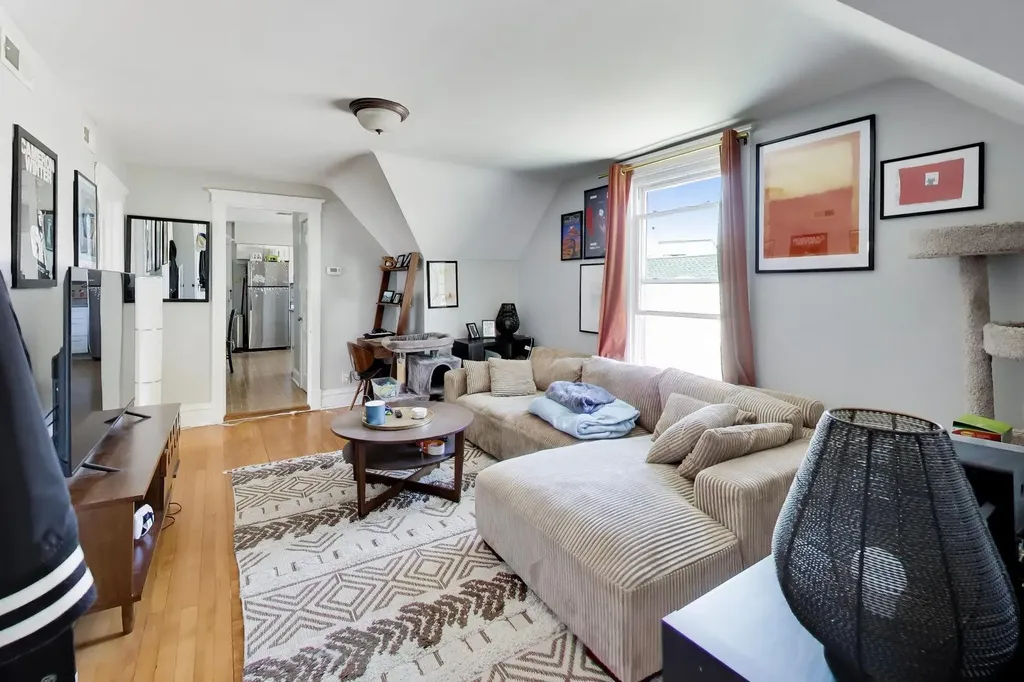 2102 West Belle Plaine Avenue Chicago IL 60618