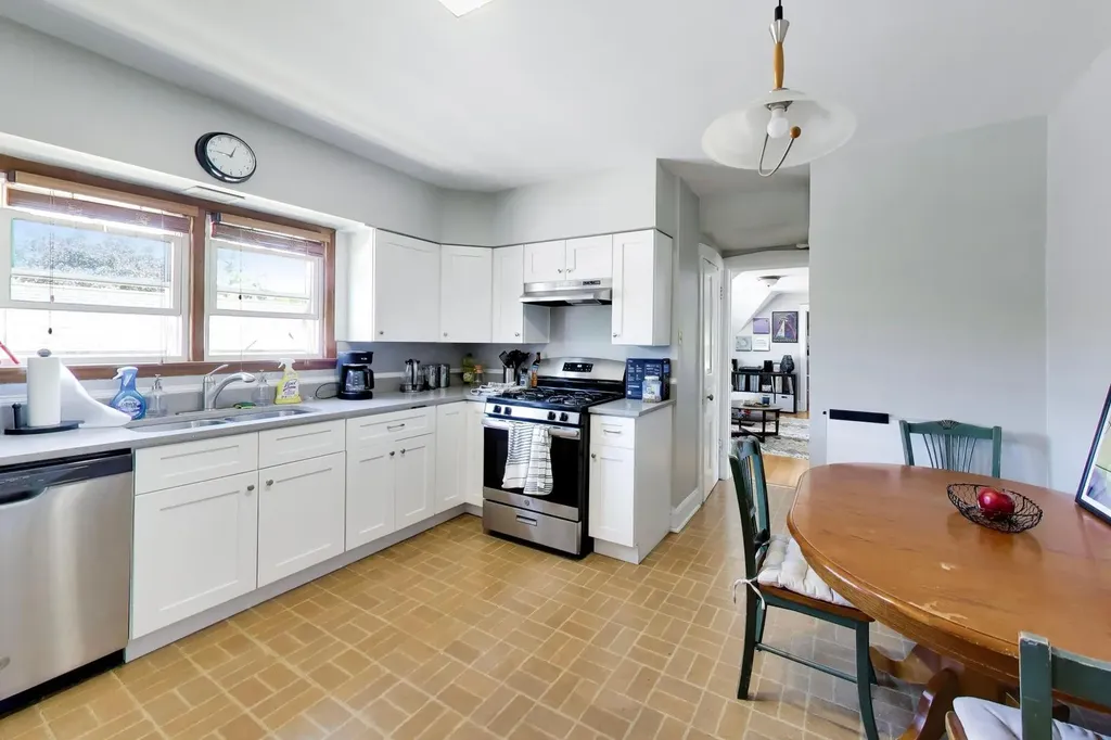 2102 West Belle Plaine Avenue Chicago IL 60618