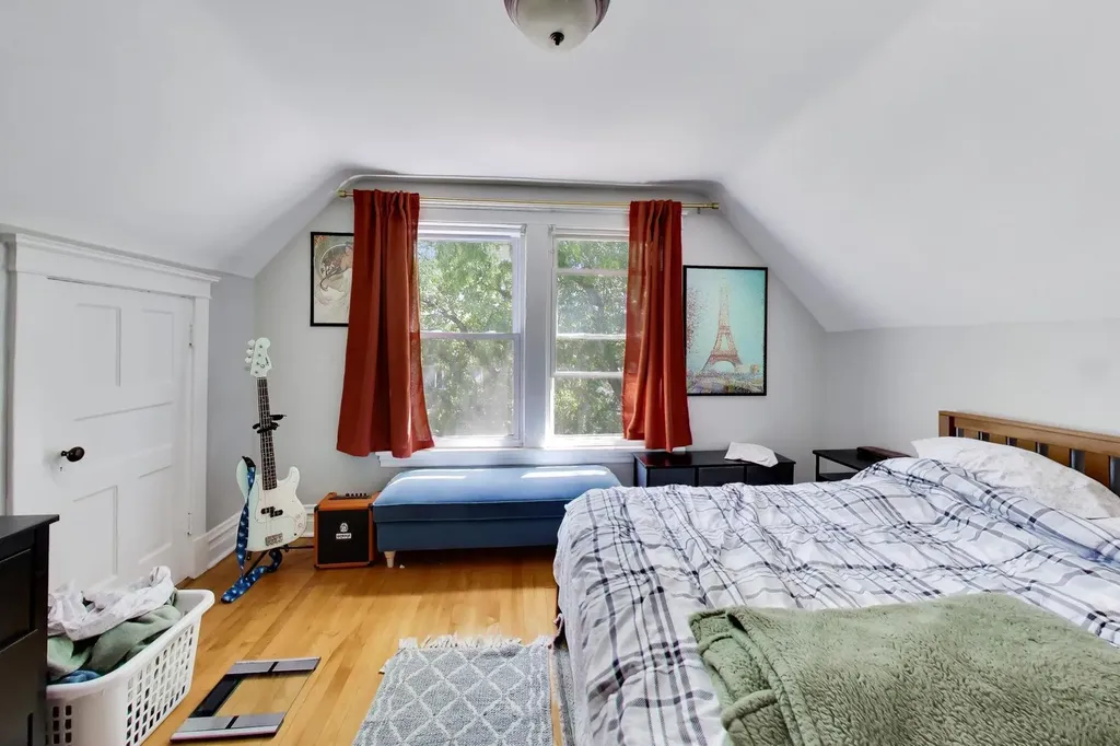 2102 West Belle Plaine Avenue Chicago IL 60618