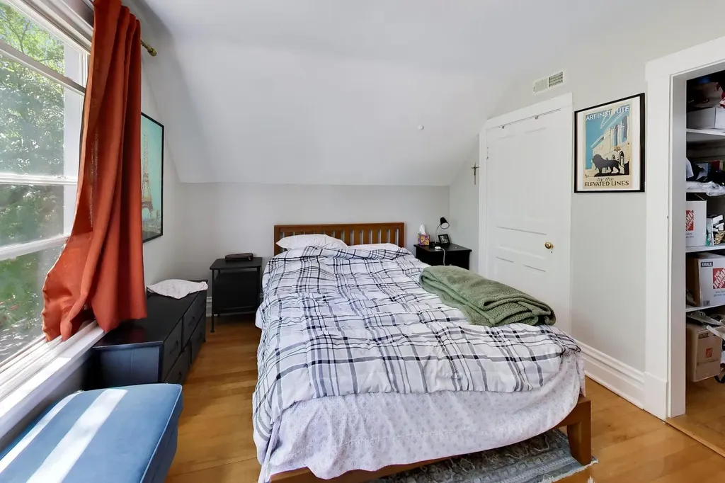 2102 West Belle Plaine Avenue Chicago IL 60618