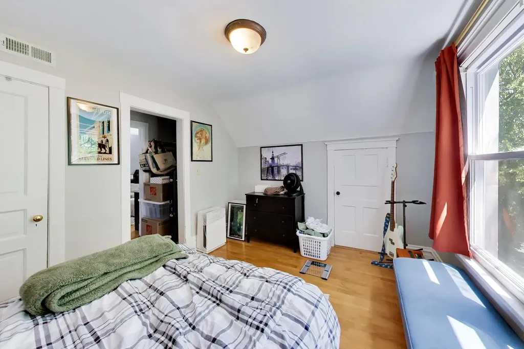 2102 West Belle Plaine Avenue Chicago IL 60618