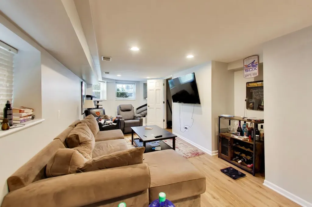 2102 West Belle Plaine Avenue Chicago IL 60618