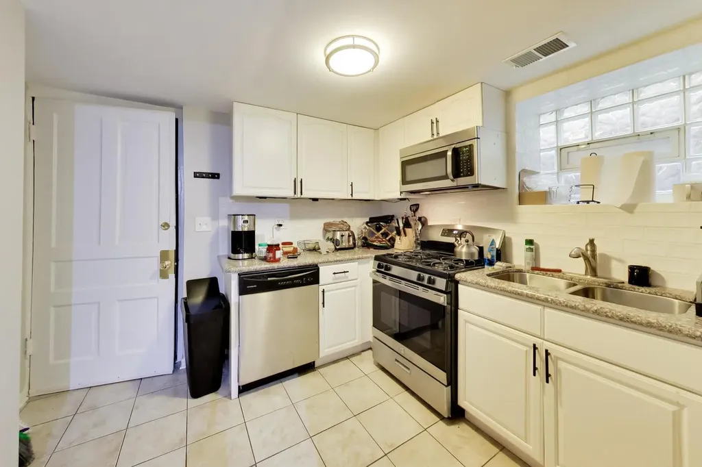 2102 West Belle Plaine Avenue Chicago IL 60618