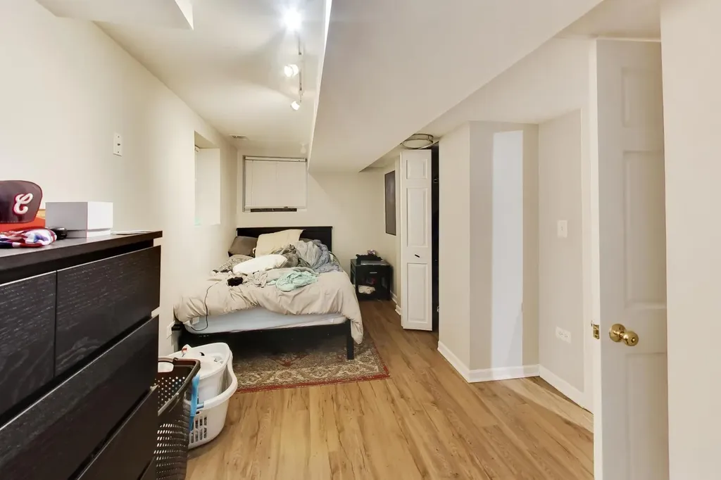 2102 West Belle Plaine Avenue Chicago IL 60618