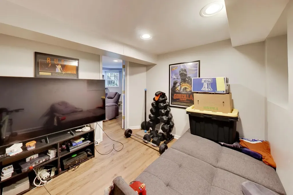 2102 West Belle Plaine Avenue Chicago IL 60618