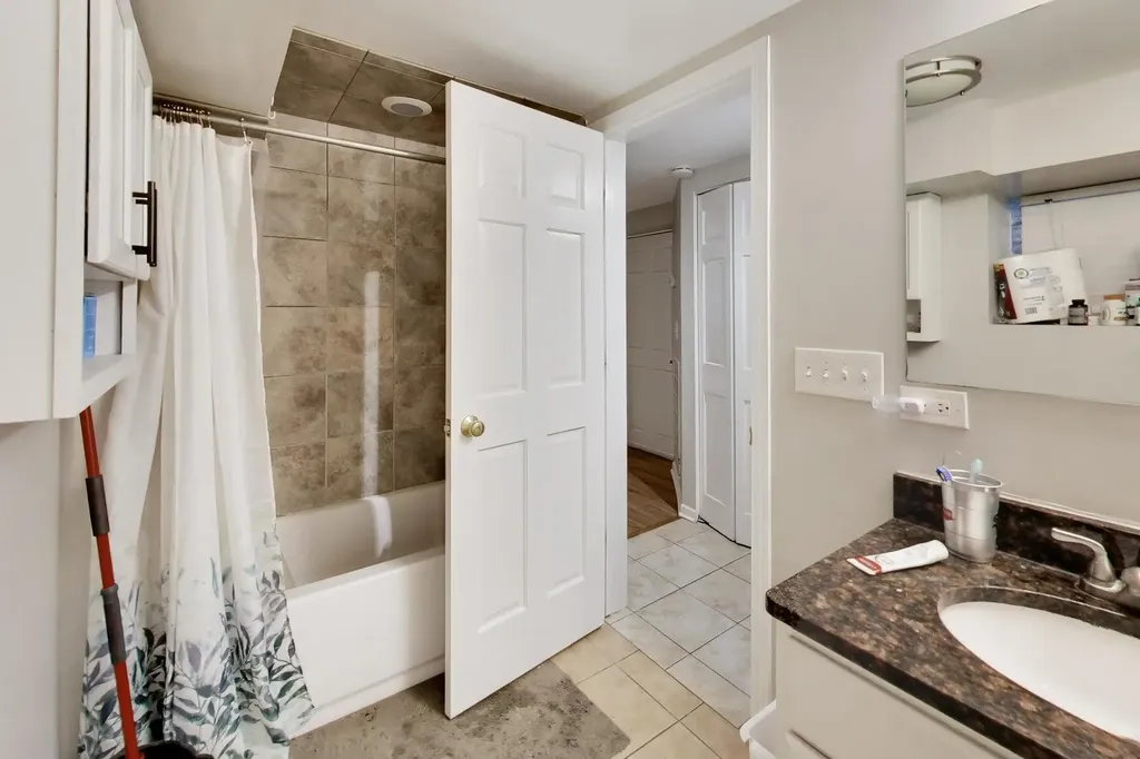 2102 West Belle Plaine Avenue Chicago IL 60618