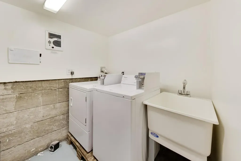 2102 West Belle Plaine Avenue Chicago IL 60618