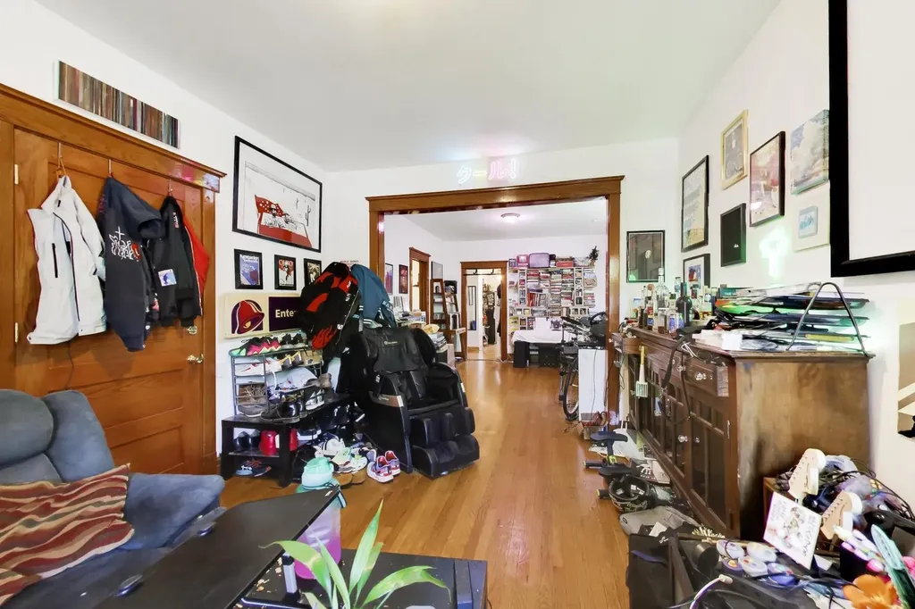 2102 West Belle Plaine Avenue Chicago IL 60618