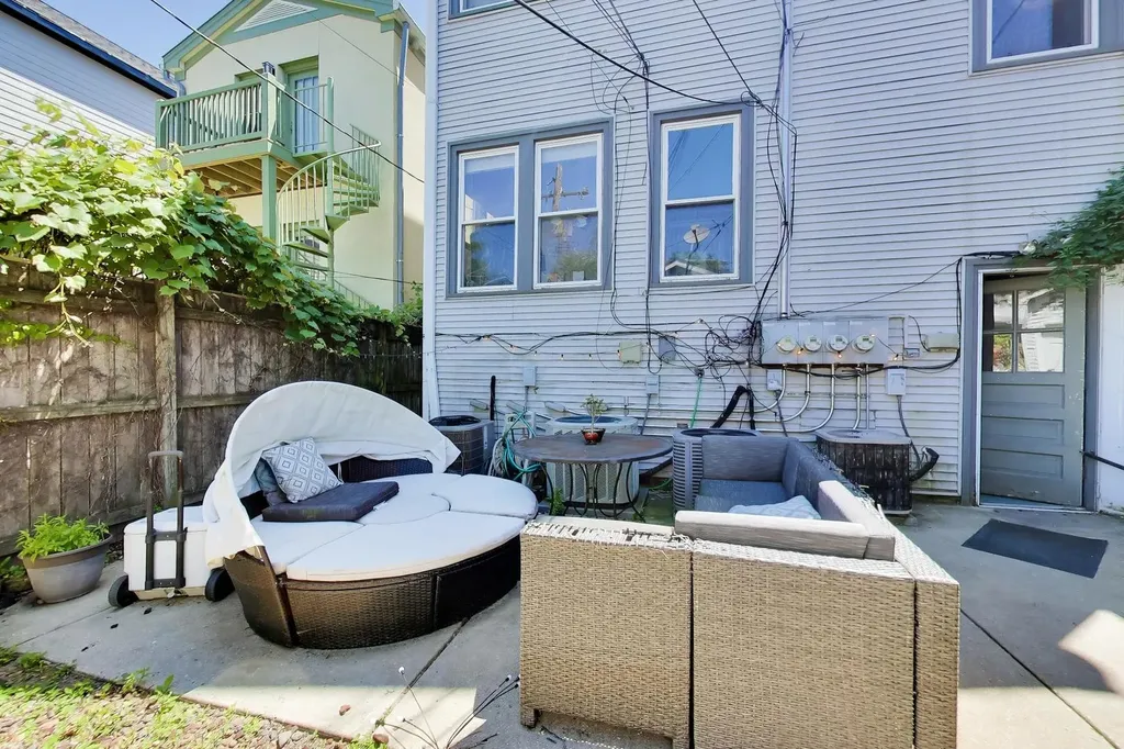 2102 West Belle Plaine Avenue Chicago IL 60618