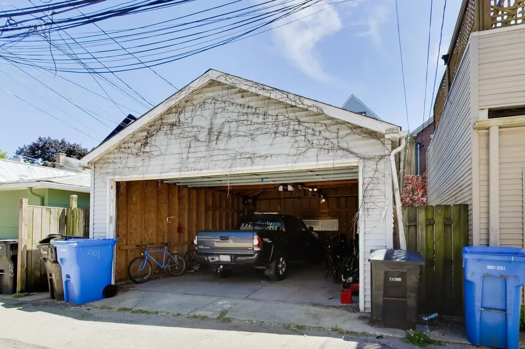 2102 West Belle Plaine Avenue Chicago IL 60618