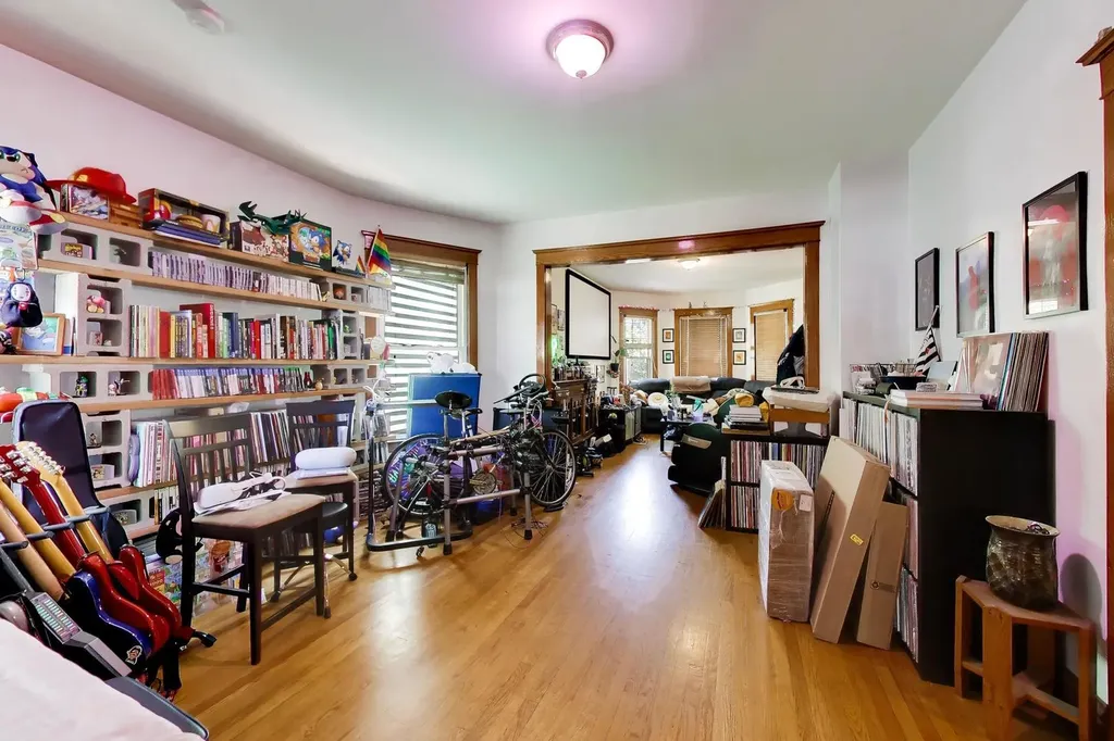 2102 West Belle Plaine Avenue Chicago IL 60618