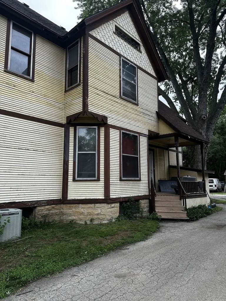 309 North View Street Aurora IL 60506