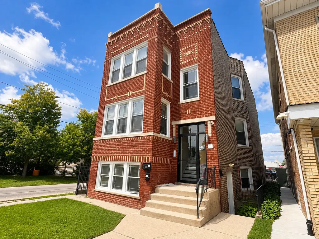 4415 South Sawyer Avenue Chicago IL 60632