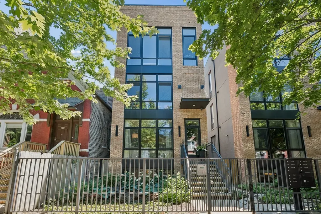 2719 West Haddon Avenue Chicago IL 60622