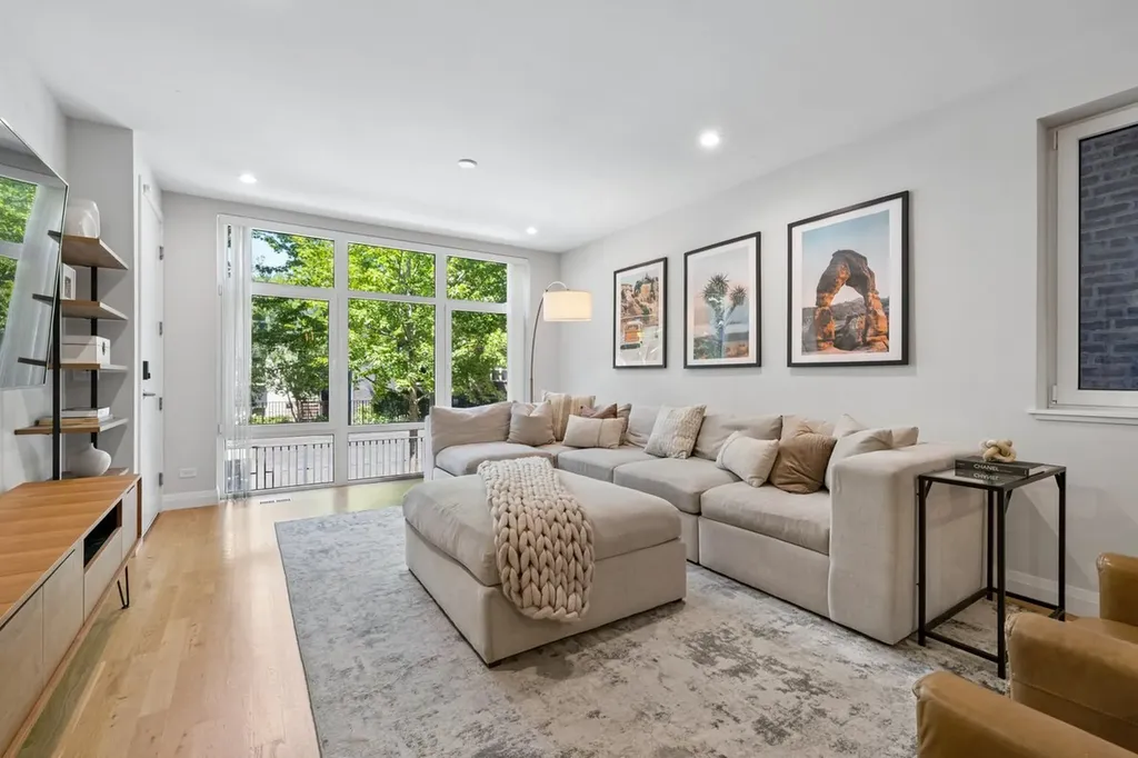 2719 West Haddon Avenue Chicago IL 60622
