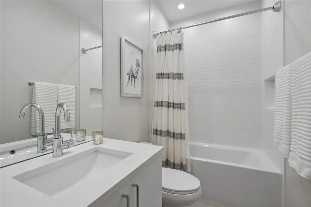 2719 West Haddon Avenue Chicago IL 60622