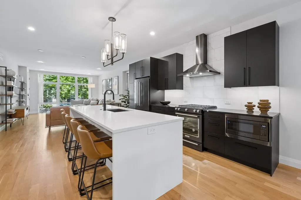2719 West Haddon Avenue Chicago IL 60622