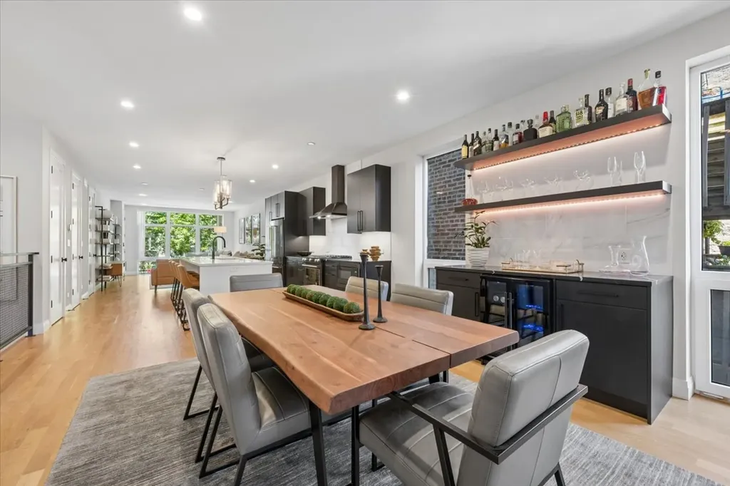 2719 West Haddon Avenue Chicago IL 60622