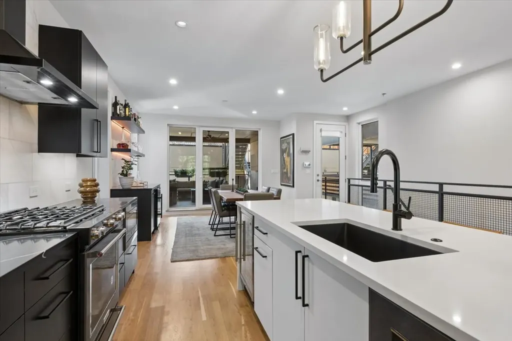 2719 West Haddon Avenue Chicago IL 60622