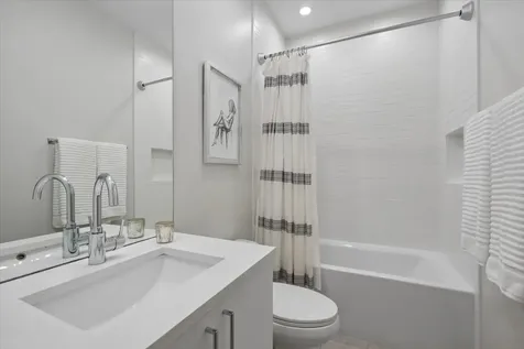 2719 West Haddon Avenue Chicago IL 60622