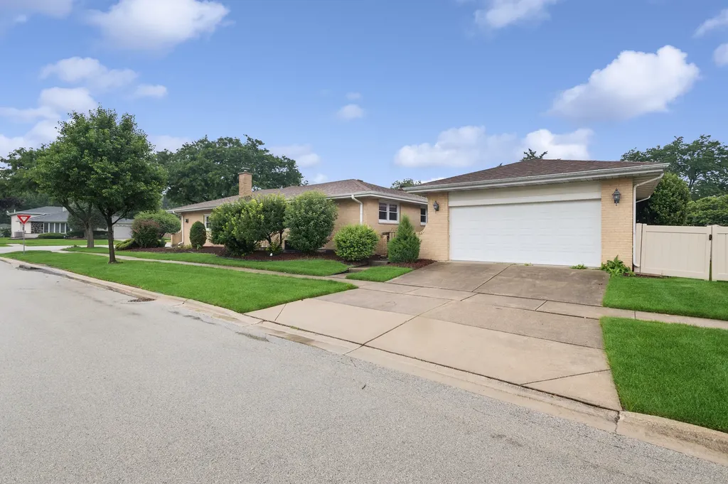 336 79TH Avenue Willowbrook IL 60527