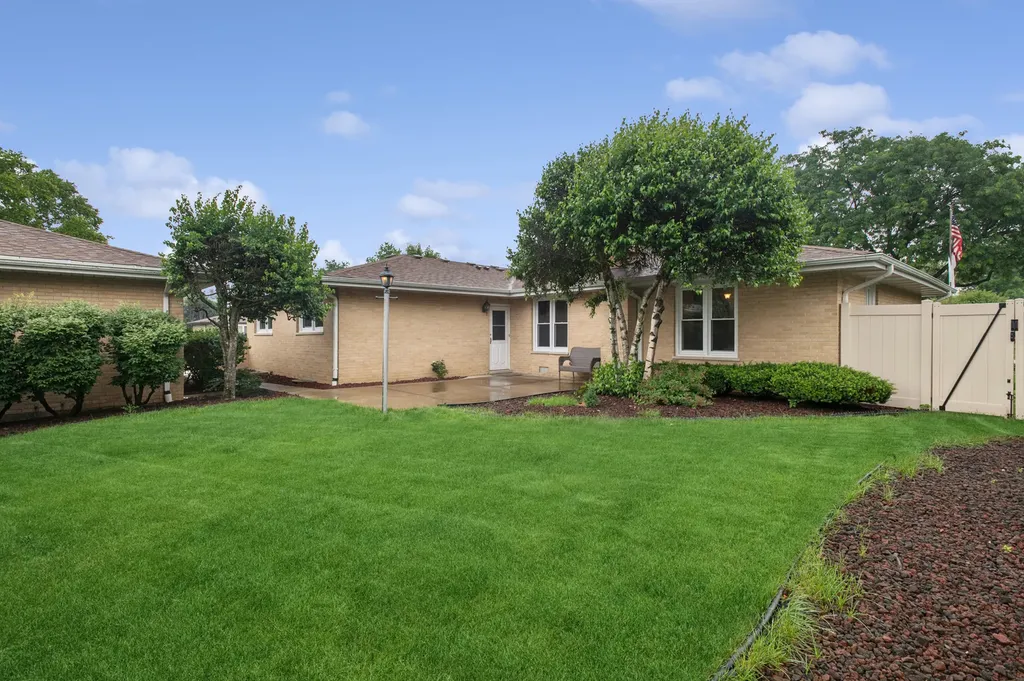 336 79TH Avenue Willowbrook IL 60527