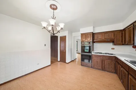 336 79TH Avenue Willowbrook IL 60527