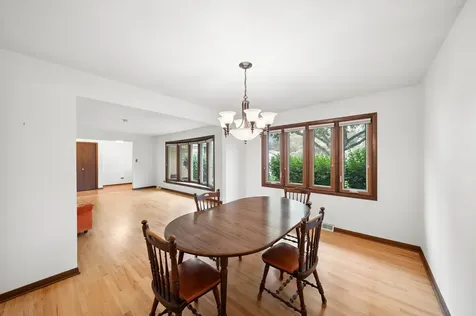 336 79TH Avenue Willowbrook IL 60527