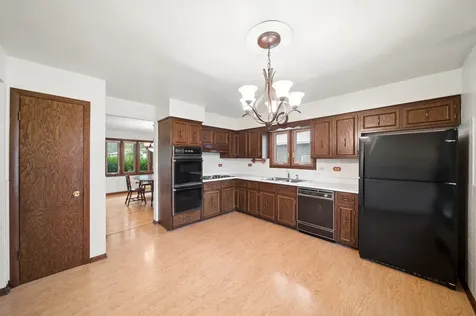 336 79TH Avenue Willowbrook IL 60527