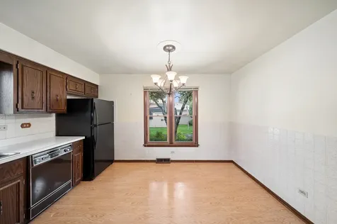 336 79TH Avenue Willowbrook IL 60527