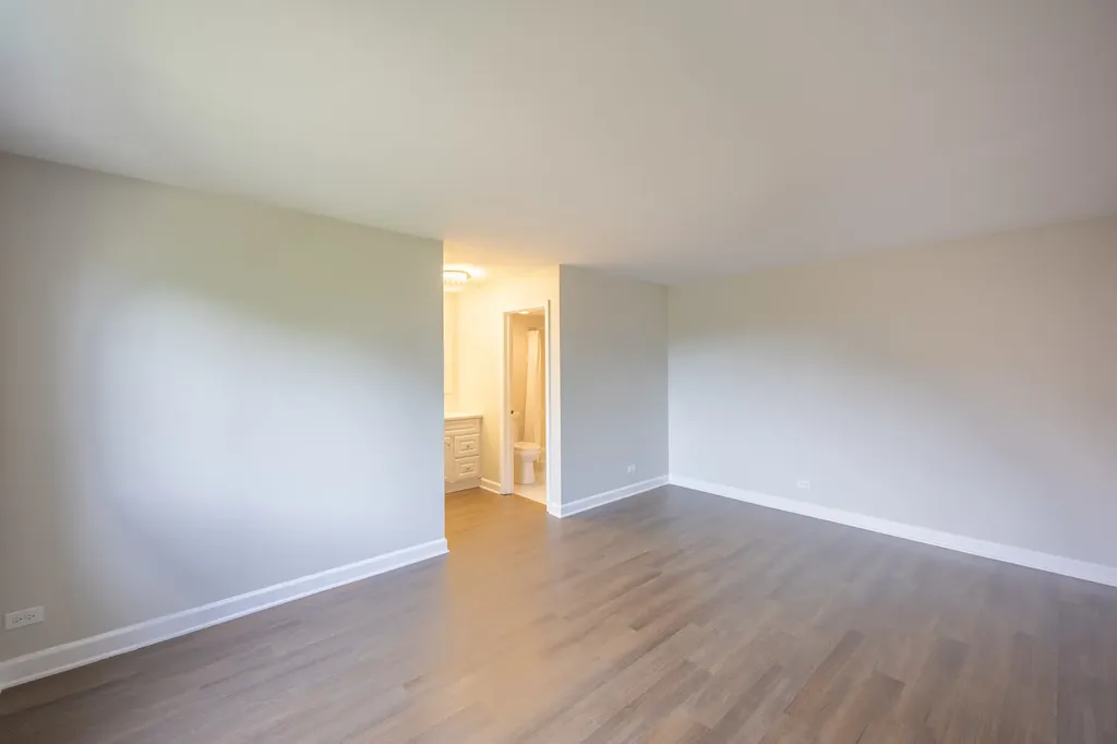 450 Raintree Court Glen Ellyn IL 60137