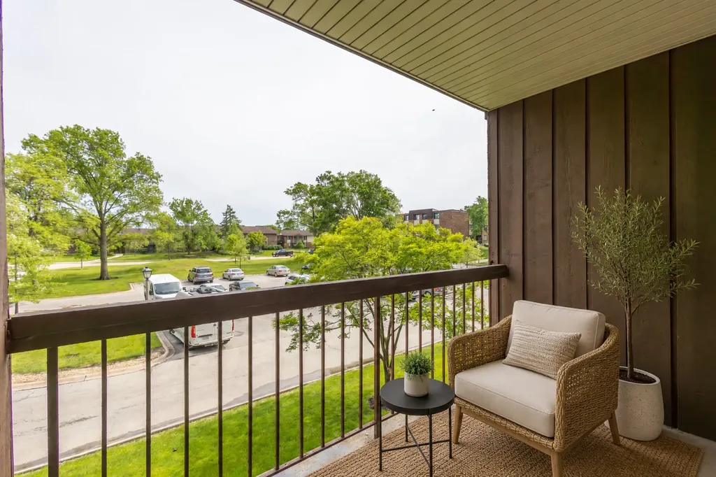 450 Raintree Court Glen Ellyn IL 60137
