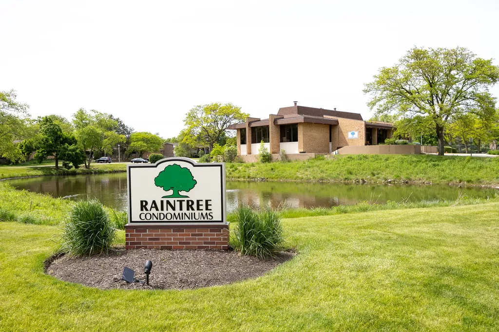 450 Raintree Court Glen Ellyn IL 60137