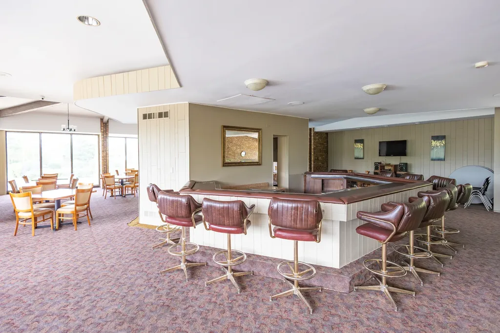450 Raintree Court Glen Ellyn IL 60137