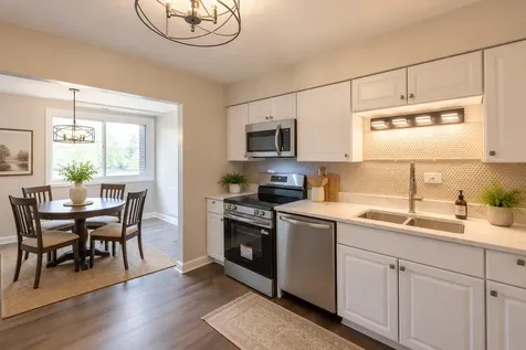 450 Raintree Court Glen Ellyn IL 60137