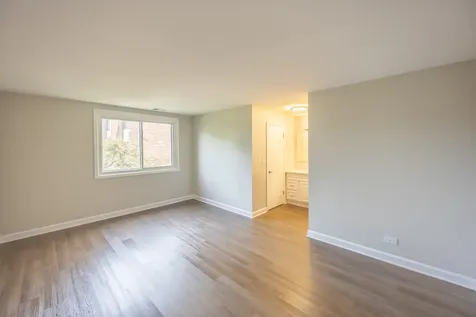 450 Raintree Court Glen Ellyn IL 60137
