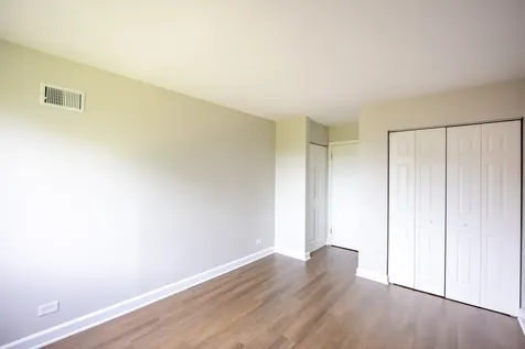 450 Raintree Court Glen Ellyn IL 60137