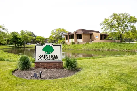 450 Raintree Court Glen Ellyn IL 60137