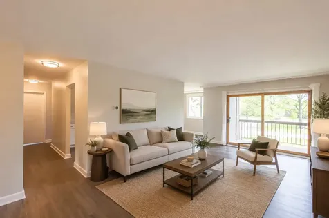 450 Raintree Court Glen Ellyn IL 60137