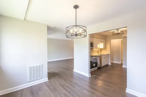 450 Raintree Court Glen Ellyn IL 60137