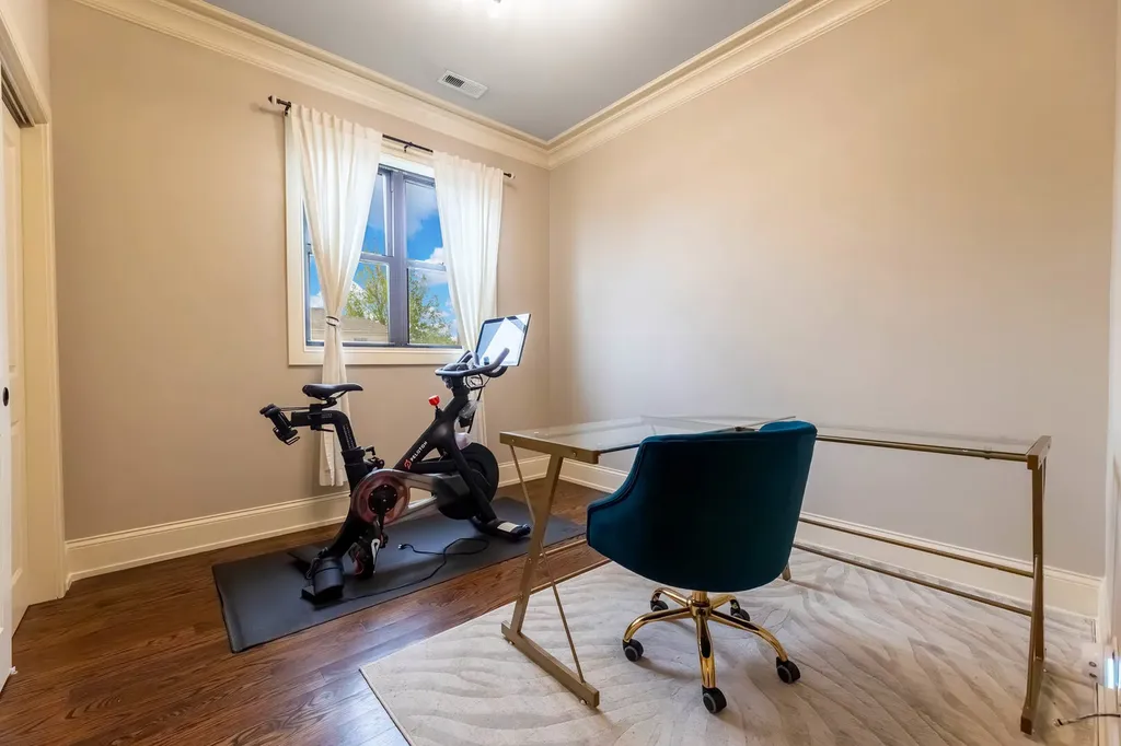 4245 South Langley Avenue Chicago IL 60653