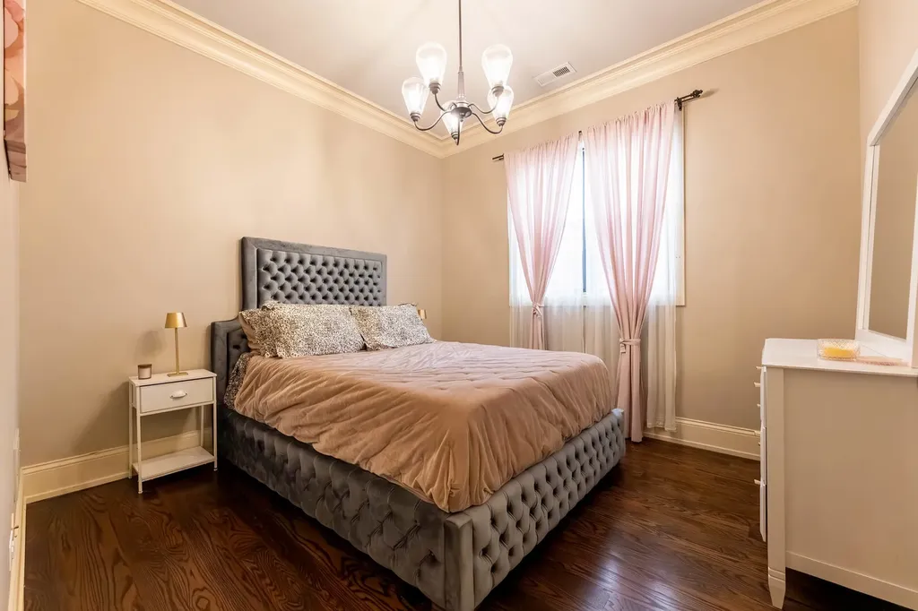 4245 South Langley Avenue Chicago IL 60653