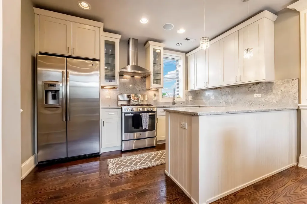 4245 South Langley Avenue Chicago IL 60653