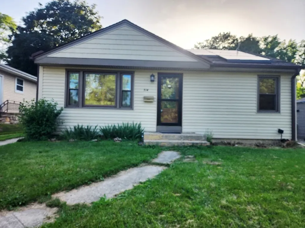 314 South Orchard Avenue Waukegan IL 60085