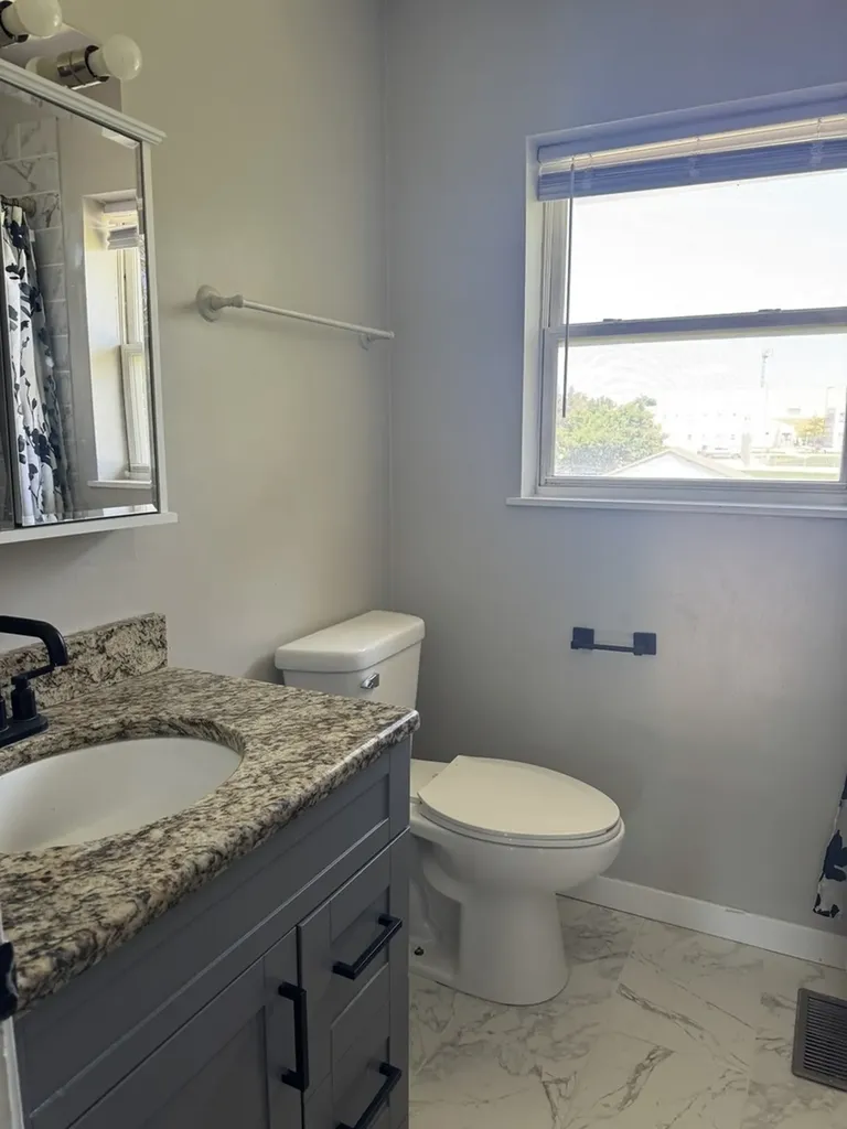 685 Old Indian Trail Aurora IL 60506