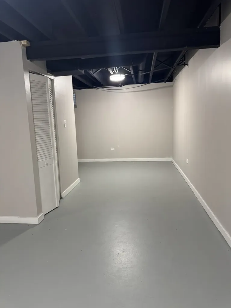 685 Old Indian Trail Aurora IL 60506